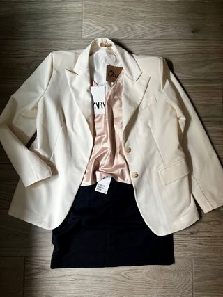 Set se tres piezas: Blazer, Blusa y Falda