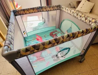 Parque cuna infantil con diseño