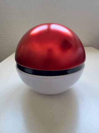 Poké Ball Roja Pokémon con 2 sobres TCG