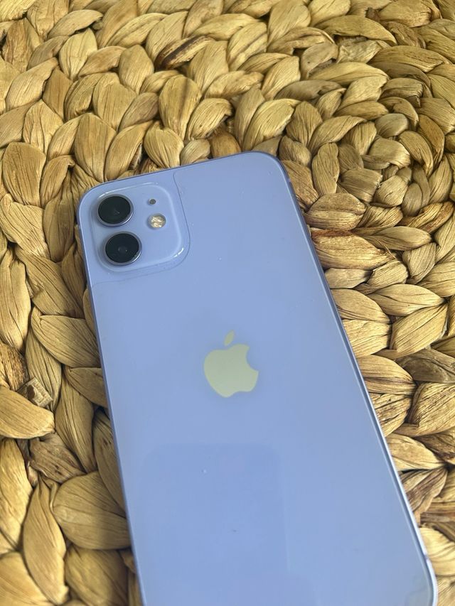 iPhone 12 Morado