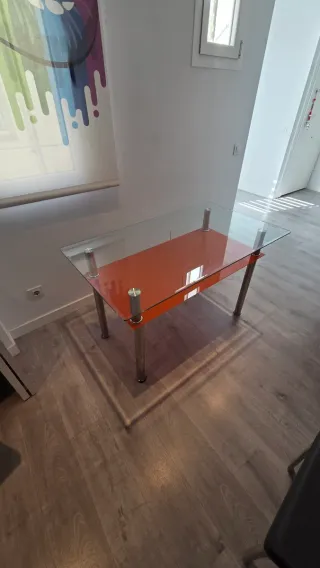 ​¡Mesa Moderna de Cristal - Ideal Salón/Cocina!