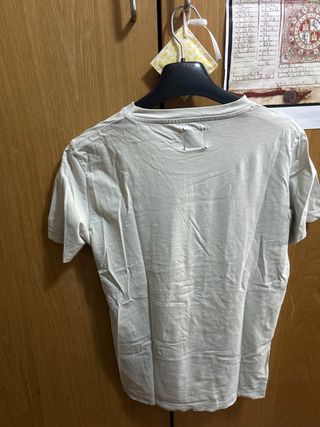 Camiseta Scalpers Beige