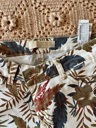 Pantalón estampado floral