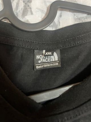Camiseta The North Face Negra