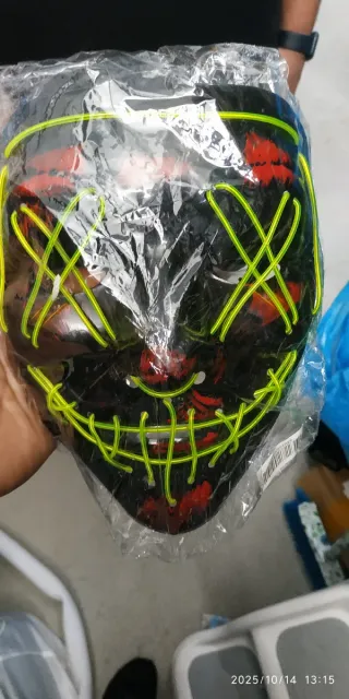 Máscara Halloween LED Negra y Roja Nuevo tengo 2