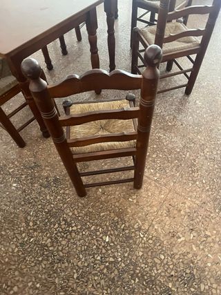 Mesa y sillas de bar madera