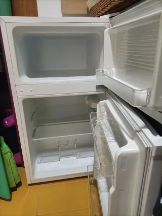 Frigorífico bajo encimera 87L - Usado 1 mes