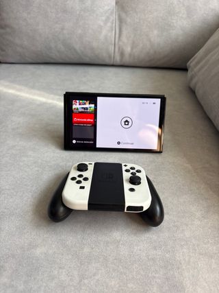 Nintendo Switch OLED + Pokémon