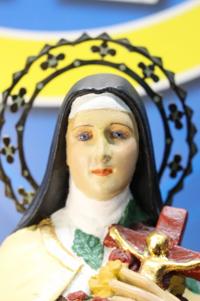 Imagen de estuco Santa Teresita del Niño Jesús (Santa Teresita de Lisieux).