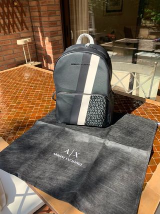 Mochila Armani Exchange Negra y Gris