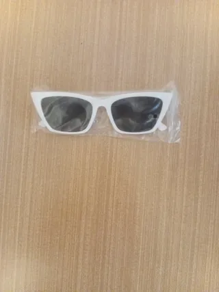 Gafas de sol blancas y negras