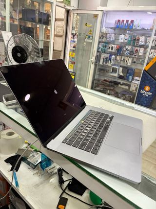 MacBook Pro A2141 1TB 16GB RAM Plata