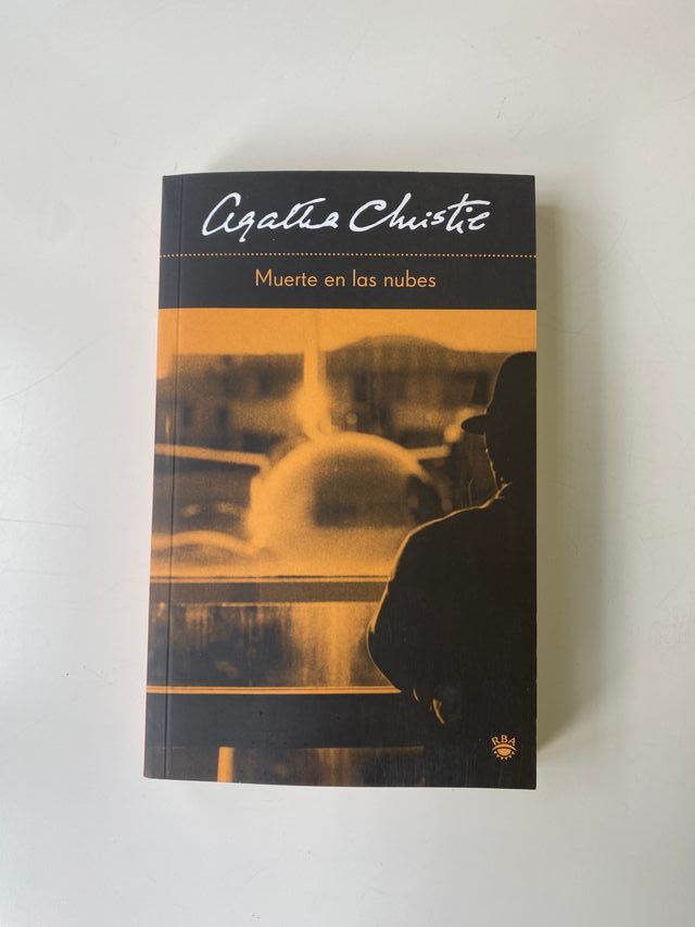 "Muerte en las nubes" de Ágatha Christie