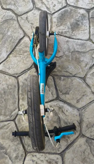 Bicicleta de equilibrio infantil azul