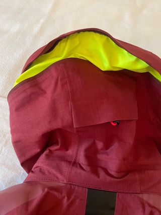 Chaqueta Helly Hansen Roja 50% de descuento 