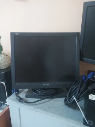 2 Pantallas Acer LCD + Torre PC + Cables