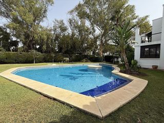 Casa pareada en alquiler en Lomas de Marbella Club - Puente Romano en Marbella