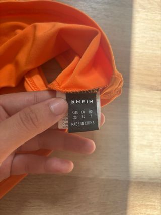 Top naranja Shein halter