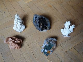Minerales a granel, dos cajas