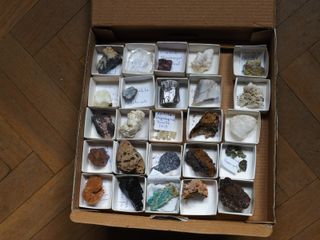 Minerales a granel, dos cajas