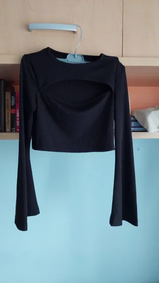 Cropped top Shein manga acampanada