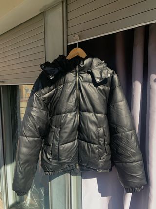 Abrigo acolchado efecto piel Bershka Talla M