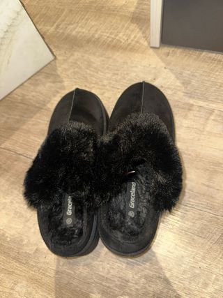 Botín negro peludo