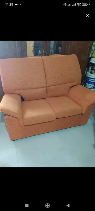 Sofá naranja de tela