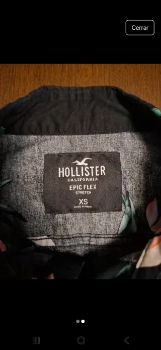 Camisa Hollister floral negra y rosa