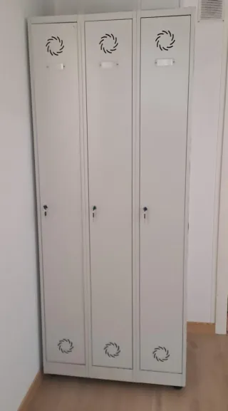 Taquillas metálicas grises