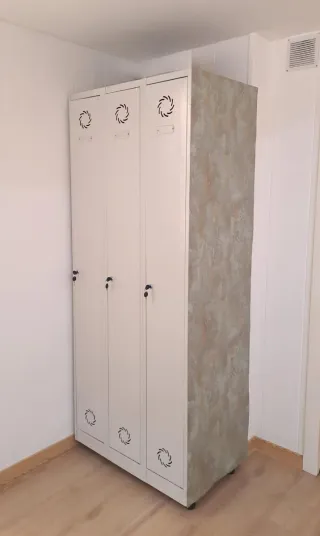 Taquillas metálicas grises