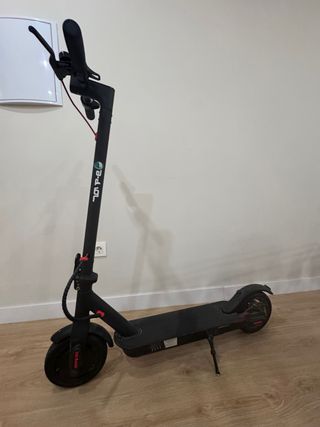 Patinete Eléctrico Joyor + casco. 
Solo Málaga. 