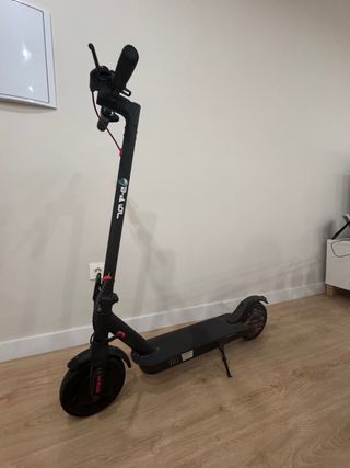 Patinete Eléctrico Joyor + casco. 
Solo Málaga. 