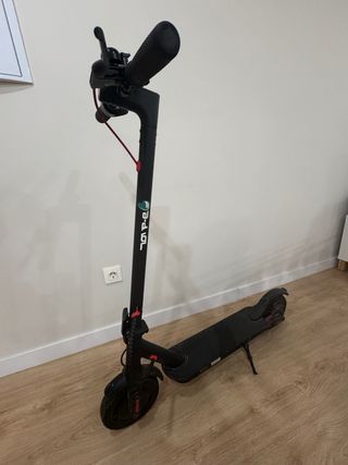 Patinete Eléctrico Joyor + casco. 
Solo Málaga. 