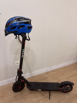 Patinete Eléctrico Joyor + casco. 
Solo Málaga. 
