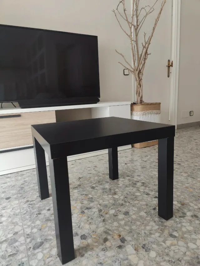 Mesita auxiliar negra de madera