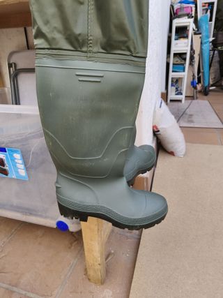 Vadeador pesca verde con tirantes botas 41
