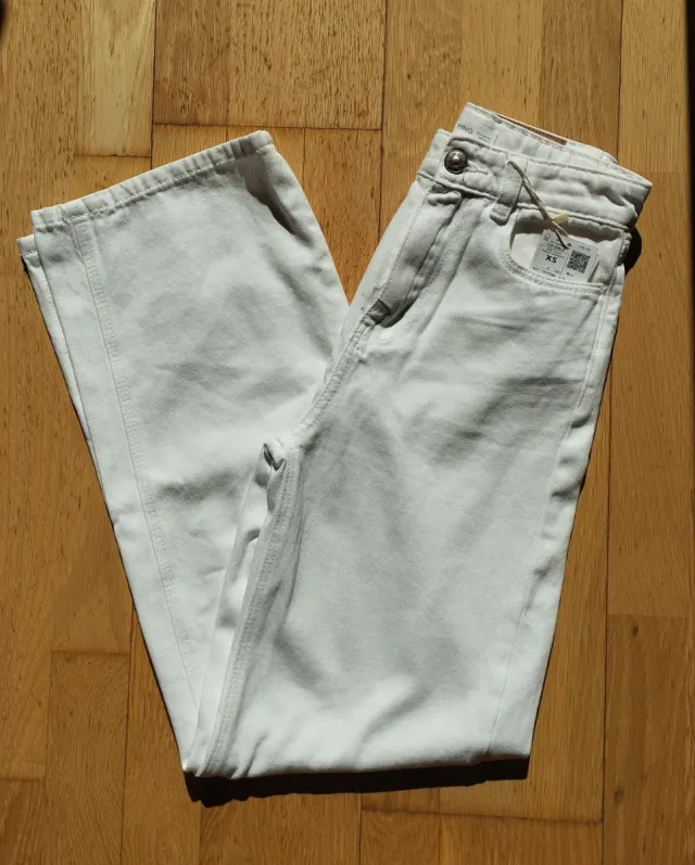 Pantalón vaquero blanco Mango Kids.