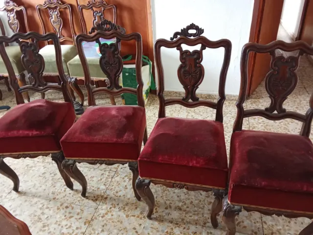 Conjunto de 4 sillas y mesa de madera