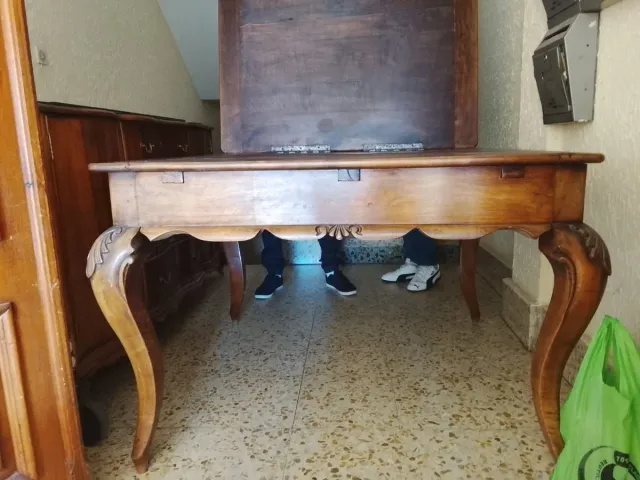Conjunto de 4 sillas y mesa de madera
