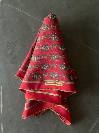 Pañuelo seda Salvatore Ferragamo rojo vintage