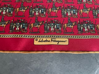 Pañuelo seda Salvatore Ferragamo rojo vintage