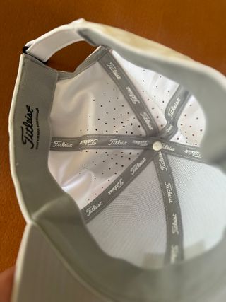 Gorra Titleist Blanca SPF 50