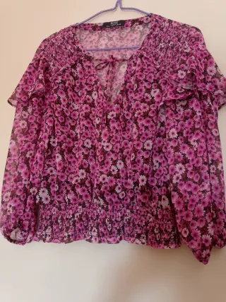 Blusa Bershka floral 