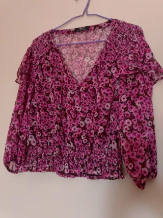 Blusa Bershka floral 