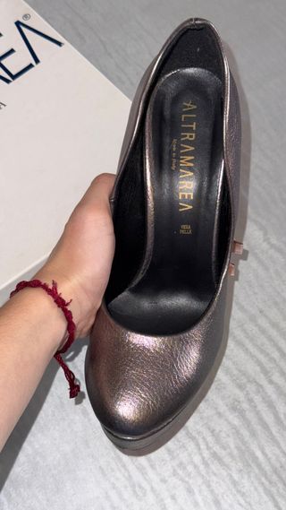 Zapatos de tacón Altramarea dorados y rosas