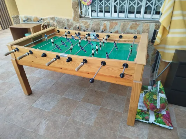 Futbolín de madera