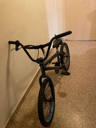 Bicicleta BMX negra