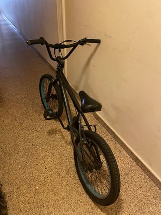 Bicicleta BMX negra