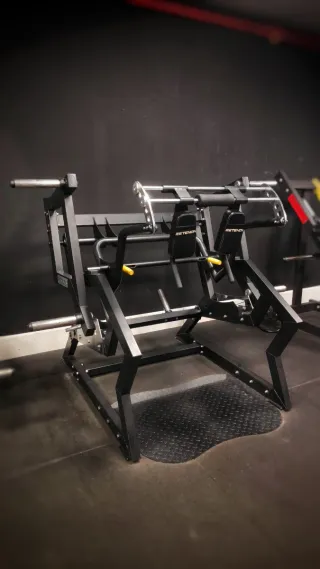 Máquina Hack Squat para Sentadilla